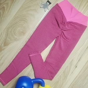Pink scrunch butt leggings size small
